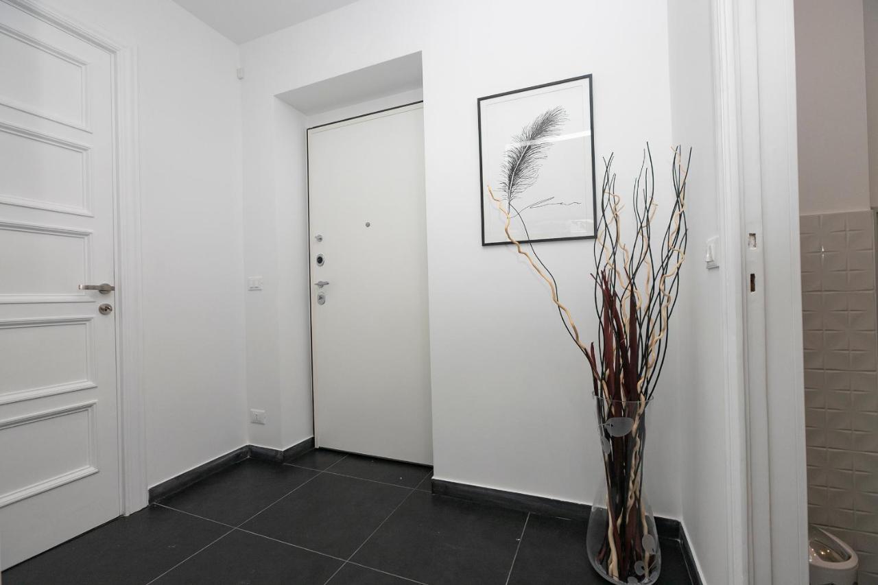 Real Italian Estate - Luxury Black&white